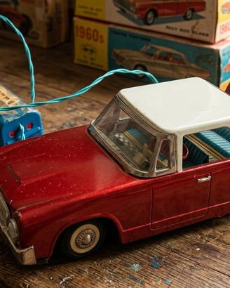 Raro modellino auto anni 60 con telecomando