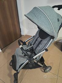 Passeggino Chicco si chiude con una sola mano