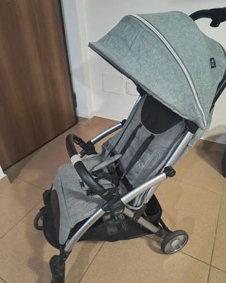 Passeggino Chicco si chiude con una sola mano