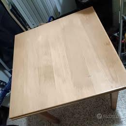 Tavolo quadrato in legno allungabile