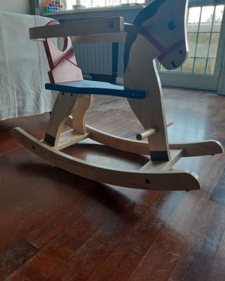 Cavallo a dondolo