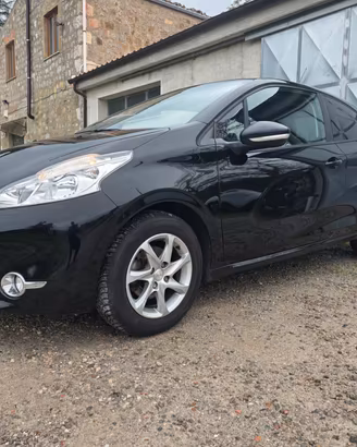 Peugeot 208 1.4 HDi 68 CV 3 porte Allure