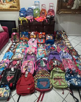 lotto di 64 zaini nuovi con cartellino