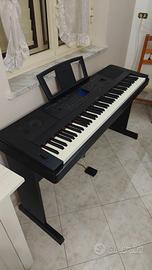 Yamaha DGX-660 con supporto in legno