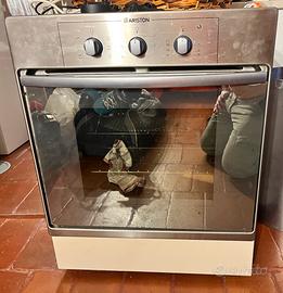 Forno Ariston ad incasso con mobile con cassetto