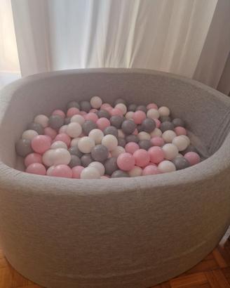 Piscina con palline