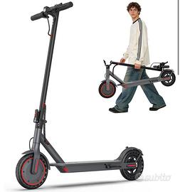 Monopattino elettrico pieghevole con casco di prof