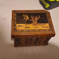 Piccolo forziere in legno Antico