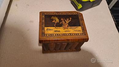 Piccolo forziere in legno Antico