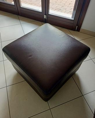 Divano in pelle marrone con pouf – buono stato