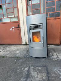 Stufa pellet11 kW marca PALAZZETTI