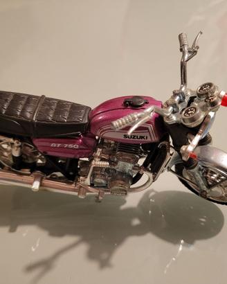 Modellino moto Suzuki GT 750