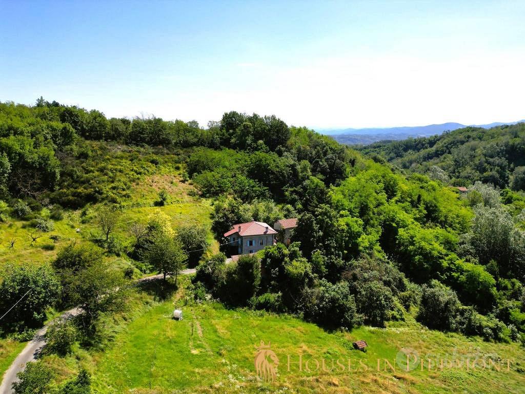 Rustico / Casale di 220 m² con più di 5 locali a R - Vista 4