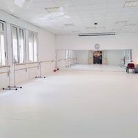 Sala per danza yoga pilates ginnastica dolce