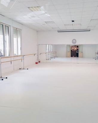 Sala per danza yoga pilates ginnastica dolce