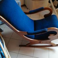 Poltrona a dondolo in legno vintage