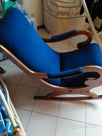 Poltrona a dondolo in legno vintage