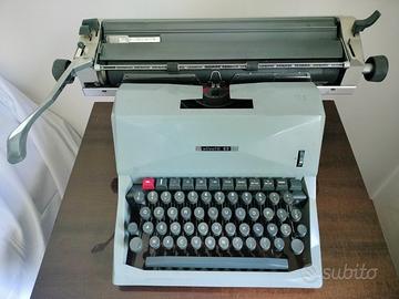 Macchina da scrivere meccanica Olivetti 82