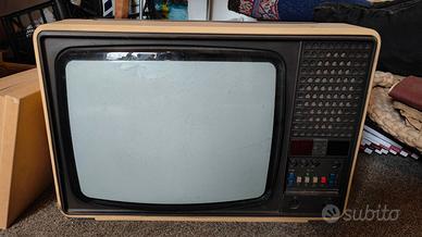 Televisore vintage anni 70 design retrò