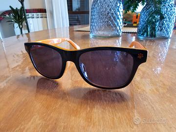 occhiali da sole da bambino marca Unofficial