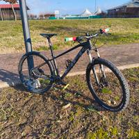 bici MTB in carbonio della Carraro