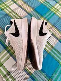 Nike Tanjun taglia 44 Bianche Abbigliamento e Accessori In vendita a Ravenna