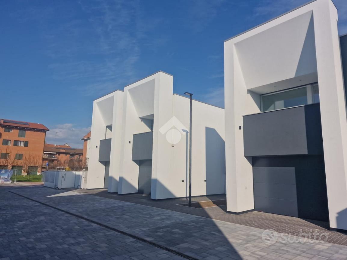 PORZIONE DI BIFAMILIARE A CARPI - Vista 4