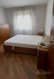 Camera da letto in legno moderno completa