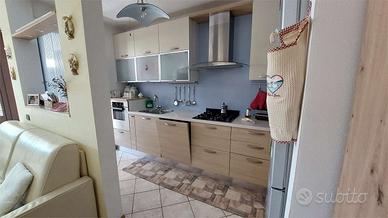 SAN GIACOMO: TRILOCALE CON GIARDINO