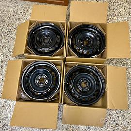 Set cerchi ferro + copricerchi Toyota Yaris 15"