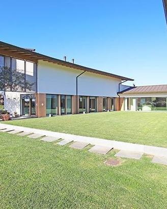 Villa di 1464 m² con più di 5 locali e box auto do