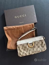 Pochette in tela monogram e pelle marca Gucci