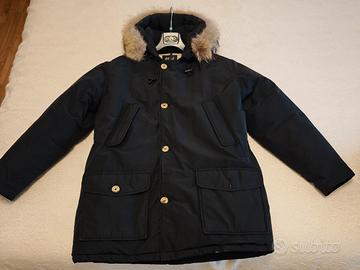 Giubbotto invernale nero con cappuccio – taglia M