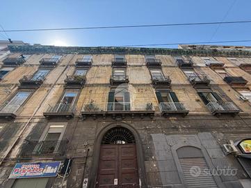 4 LOCALI A NAPOLI