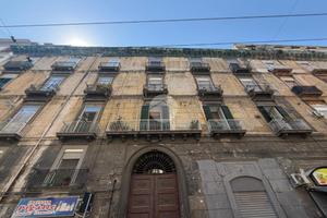 4 LOCALI A NAPOLI