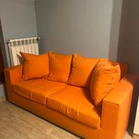Divano arancione moderno 3 posti compatto e comodo
