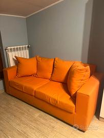 Divano arancione moderno 3 posti compatto e comodo