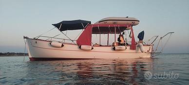 Gozzo 8.50m (ft 9m) vetroresina