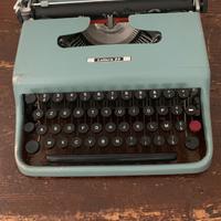 Macchina da scrivere Olivetti lettera 22