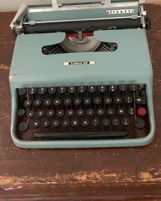 Macchina da scrivere Olivetti lettera 22