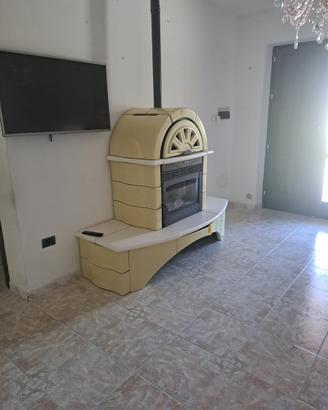 Stufa a pellet in maiolica beige