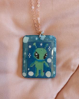 collana alieno fatta a mano