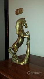 Scultura di cavallo in bronzo