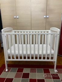 Lettino per bambini cuoricini con materasso