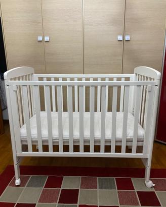 Lettino per bambini cuoricini con materasso