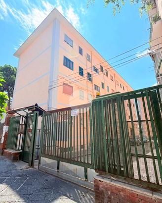 2 LOCALI A TORRE DEL GRECO