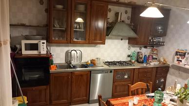 CUCINA NOCE COMPLETA CON TAVOLO E ELETTRODOMESTICI