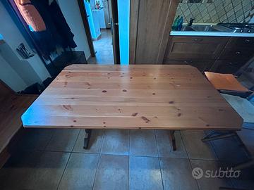 Tavolo in legno massello