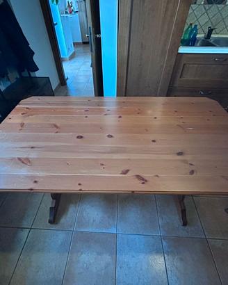 Tavolo in legno massello
