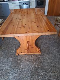 Tavolo in legno massello